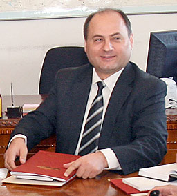 По 1000 имена месечно минават през комисията по досиетата