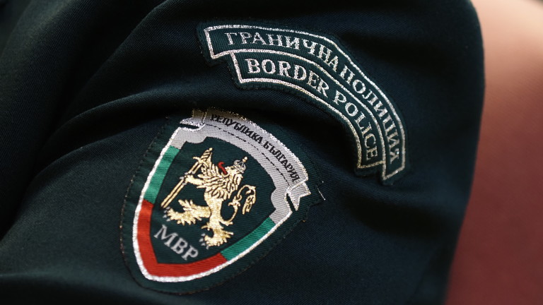 "Гранична полиция" преследва кола с мигранти край Бургас