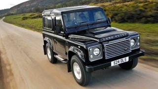 Land Rover отказва друг да възроди легендарния всъдеход Defender