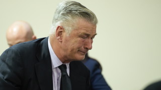 Съдията отхвърлиха делото за непредумишлено убийство срещу Алек Болдуин за