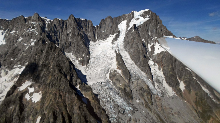 Бързо движещ се, топящ се ледник заплашва живописна италианска долина
