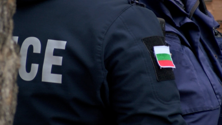 Издигат паметник на полицаите, загинали в опит да спрат автобус с мигранти в Бургас