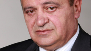 Почина Николай Петев