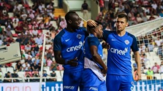 Българският национал Страхил Попов си завоюва място в идеалния отбор