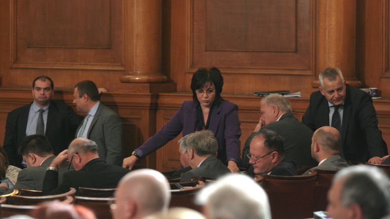 Смяната на Бокова разцепи парламента