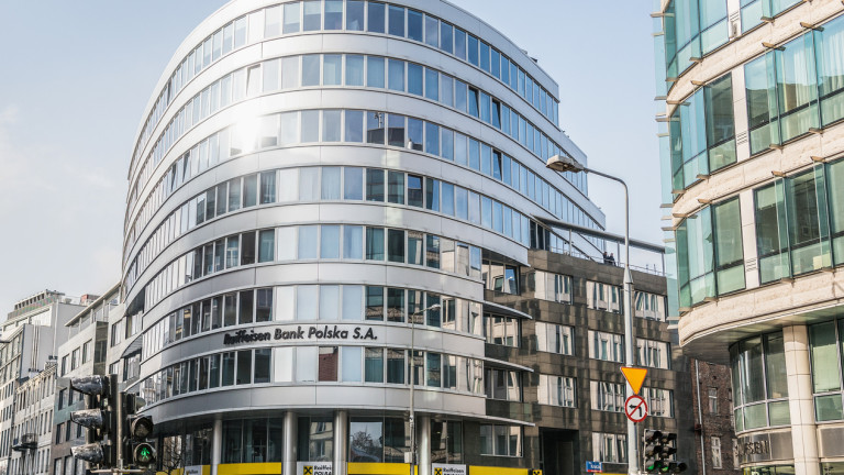 Raiffeisen готви IPO на банката си в Полша