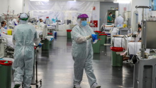 Трети пореден ден Испания отчита спад на жертвите от коронавирус