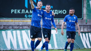 Треньорът на Черно море държи под постоянно напрежение своите централни нападатели