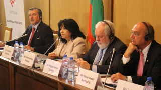 Интерконекторът България - Гърция да е готов до 2020 г., очаква Петкова