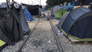 Втори ден продължaва евакуирането на мигранти и бежанци от Идомени