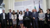 Левите питат защо парите за медсестрите са намалени