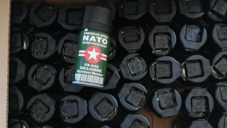 Полицията откри нелегални флакони с парфюми в камион часа в