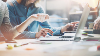 Жените в развитите държави са по образовани от мъжете но все