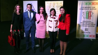 Зам.-министър Ваня Колева награди победителя в категория „Спорт“ на конкурса „Студент на годината“