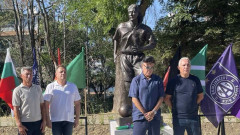 Ицо Стоичков и Боби Михайлов рамо до рамо при откриването на паметника на Туньо (СНИМКИ)