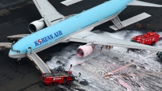 Самолет на „Korean Air” се запали на летището в Токио 