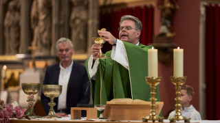 Белгийски епископ настоява за ръкополагане на женени свещеници