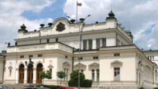 Моряците протестират пред НС