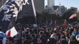  Хиляди облечени в черно стачкуват в Хонконг 