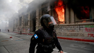 Правителството на Гватемала определи пожарите подпалени от протестиращи вчера в