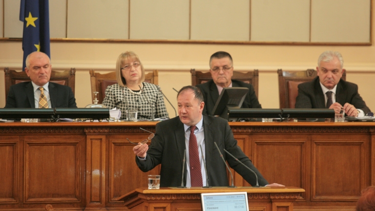 Депутатите разделени, съдбата на електронното гласуване - неясна