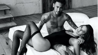 22 годишната бразилка Бруна Маркезине която познаваме като приятелката на футболната