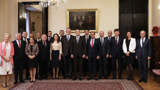 Езикът е най силното оръжие на дипломата който отваря вратите към