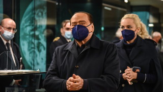 Без да се притеснява от здравословните си проблеми сексуалните скандали