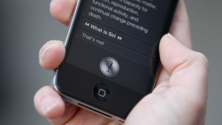 Siri показва паролите ни, ако я помолим