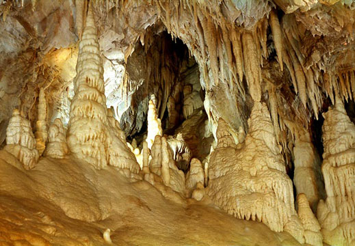 Правят пещерата Леденика по-достъпна