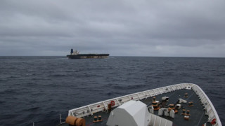 САЩ заловиха руски танкер в Северния Атлантик, Русия изпрати подводница и бойни кораби