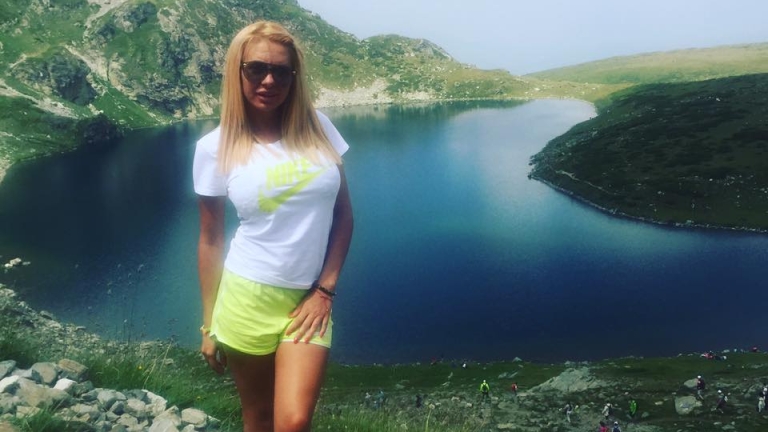 Силиконката Габи Попова се качи на Седемте рилски езера (СНИМКИ)