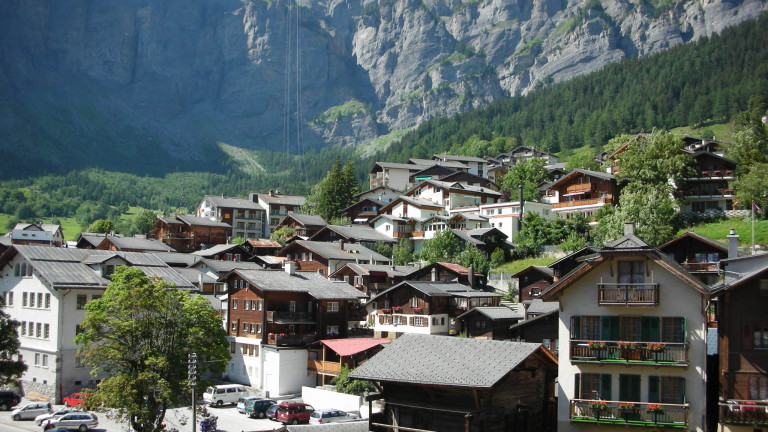 Село в Швейцария иска да дава по 2500 франка на всеки жител, но няма пари, за да го направи