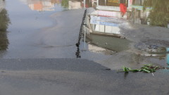 Дъждът отнесе част от паважа и във Враца