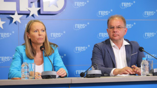 Депутатът от ГЕРБ Радомир Чолаков настоява за оставката на вътрешния