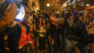 Китай плаши протестиращите в Хонконг с "натрошени кости и смазани тела"