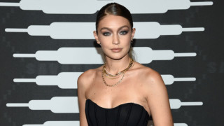 Джиджи Хадид в момент на нежност