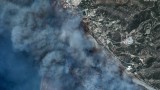 Борбата с пожарите в Гърция продължава