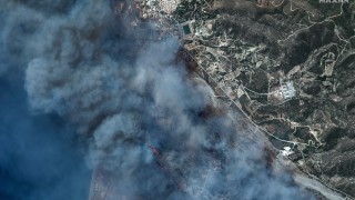 Гърция се бори да овладее горските пожари на остров Родос
