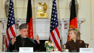 Няма да изоставим народа на Афганистан, увери Хилъри