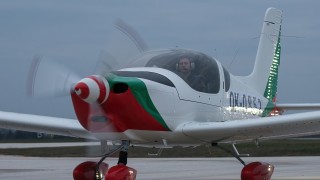 Три от четирите нови самолети Злин Zlin Z242L пристигнаха вчера