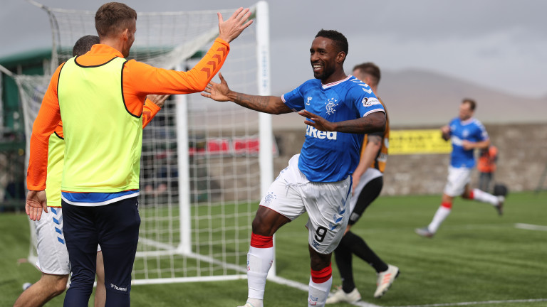 Ветеранът Джърмейн Дефо преподписа с Рейнджърс