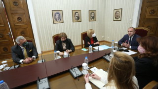 Мая Манолова от коалиция Изправи се Мутри вън заяви по