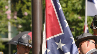 Свалиха конфедеративния флаг от щатския парламент на Южна Каролина 