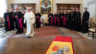 Папа Франциск осъжда начина по който някои правителства се опитват