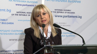 Няма пари за по-високи майчински, отсече властта