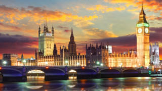 Британски депутати предупреждават че Уестминстърският дворец е в критичен риск