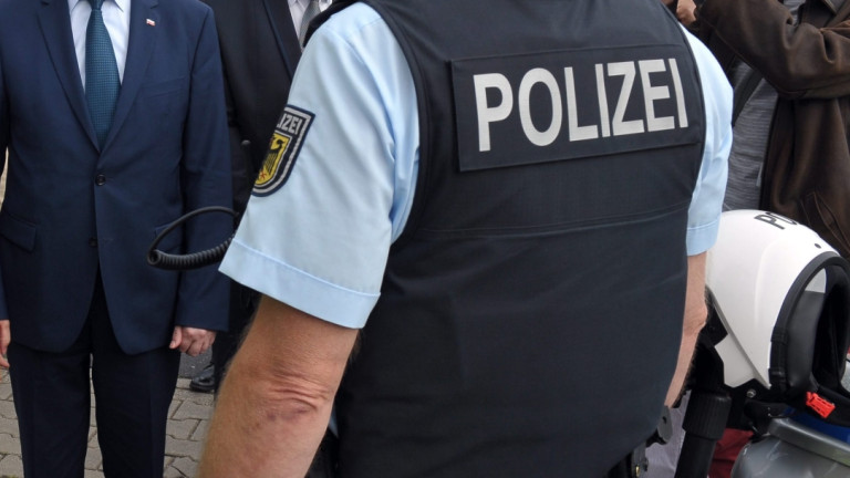 Един убит и осем ранени при нападение в търговски център в Полша