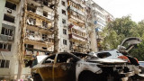 Жена загина, 17 души пострадаха при украински удар по жилищен блок в Курск