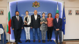 Министър Кралев награди шампионката от Европейското училищно първенство по шахмат Петя Краиванова